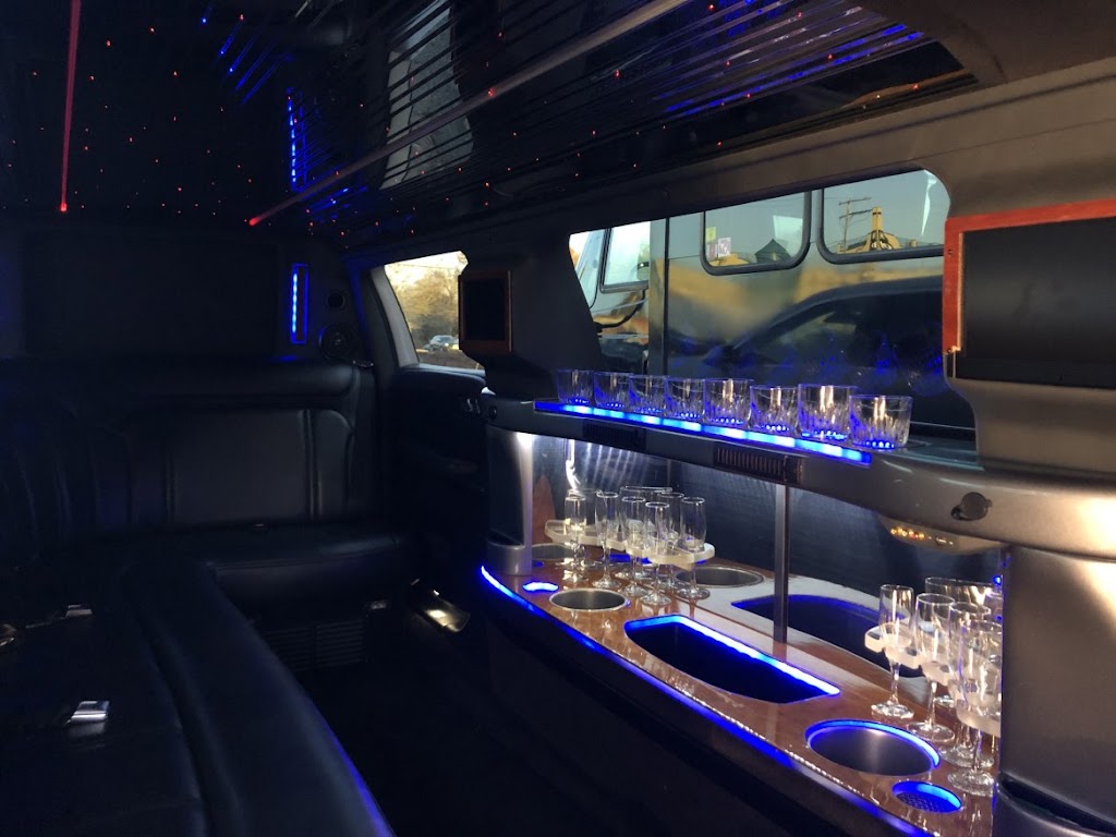 Fast Wheels Limousine & Transportation Services | 54 Bridge St, Raynham, MA 02767, USA | Phone: (774) 434-2262