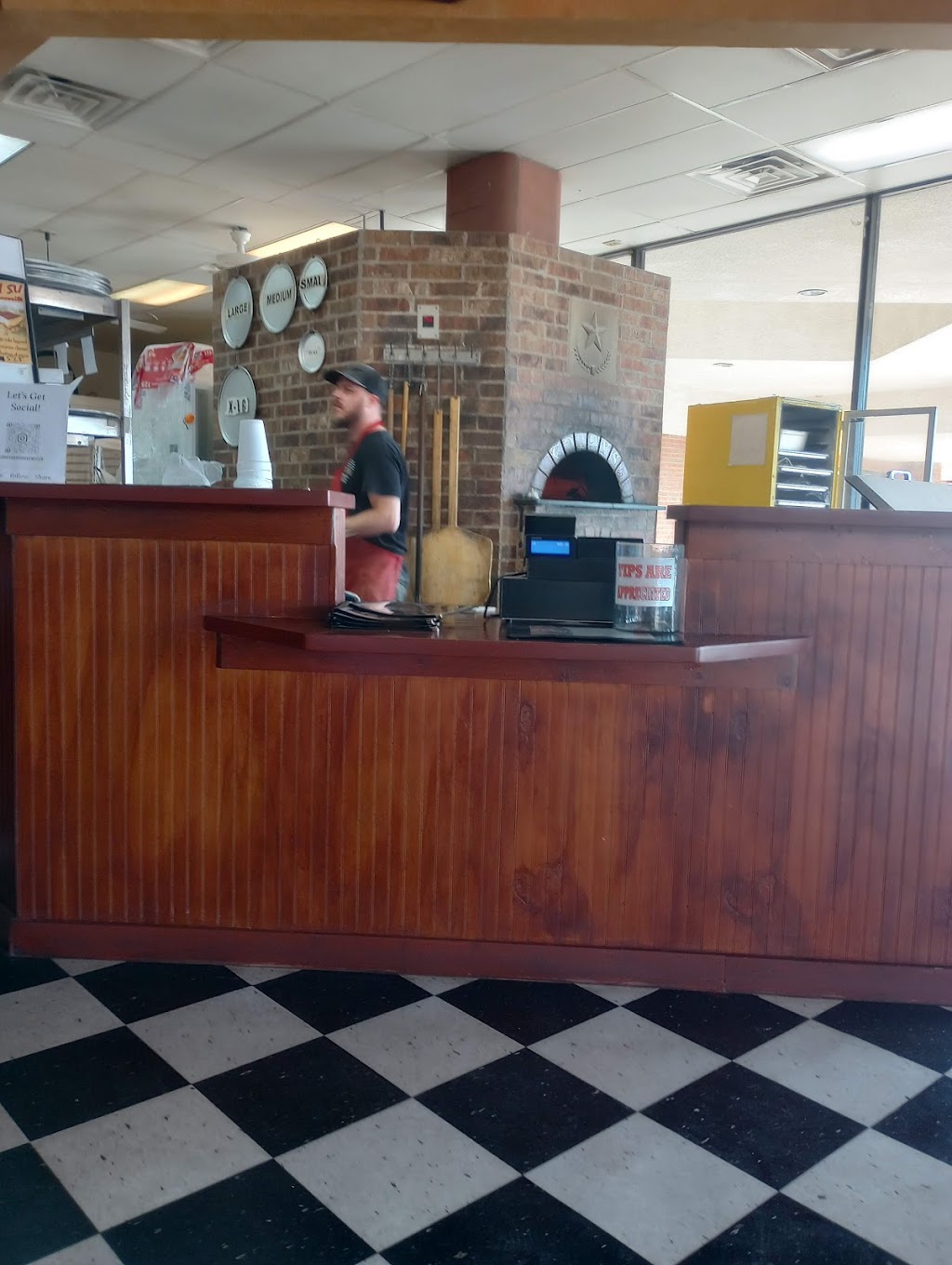 Corkys Brick Oven Pizzeria | Lincoln Court Plaza, 4760 Little Rd, Arlington, TX 76017, USA | Phone: (817) 561-2675