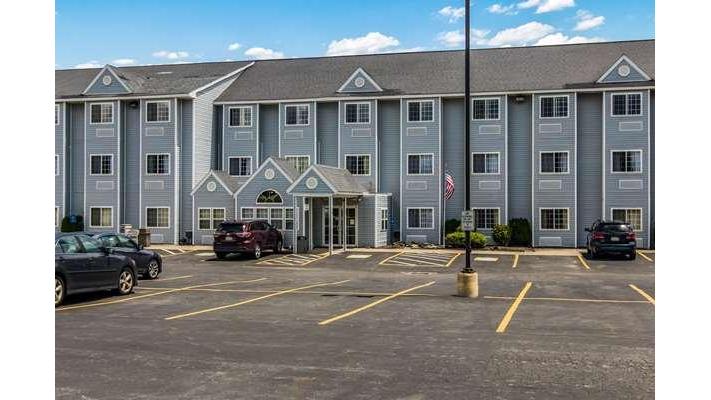 Quality Inn & Suites Grove City-Outlet Mall | 2049 Leesburg Grove City Rd, Mercer, PA 16137, USA | Phone: (724) 748-9920