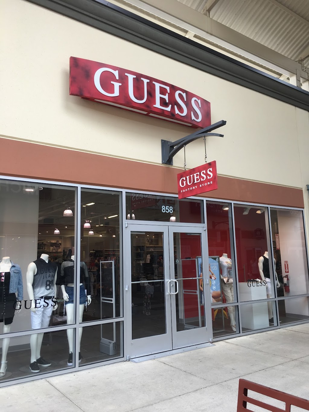 GUESS Factory | Cincinnati Premium Outlets, 858 Premium Outlets Dr, Monroe, OH 45050, USA | Phone: (513) 360-0276
