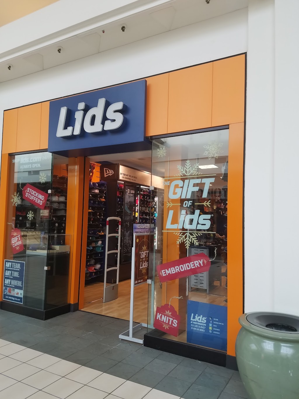 Lids | 4502 S Steele St #436, Tacoma, WA 98409, USA | Phone: (253) 476-1404