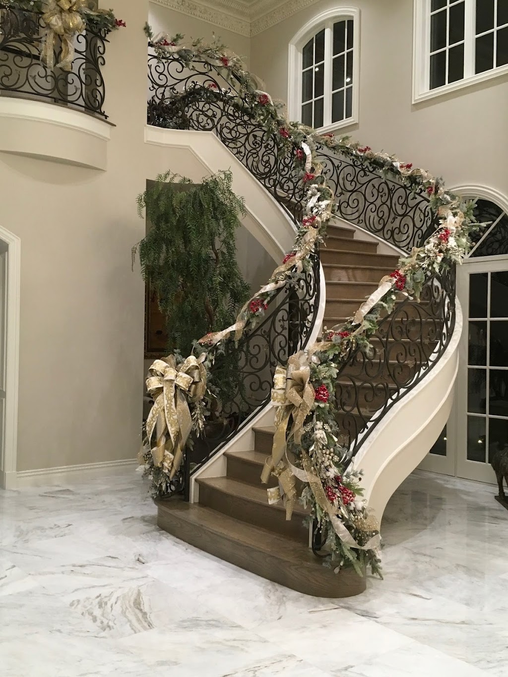 Patton’s Christmas Trees & Decorations by Yvette | 6444 E Mockingbird Ln, Dallas, TX 75214, USA | Phone: (214) 232-7587