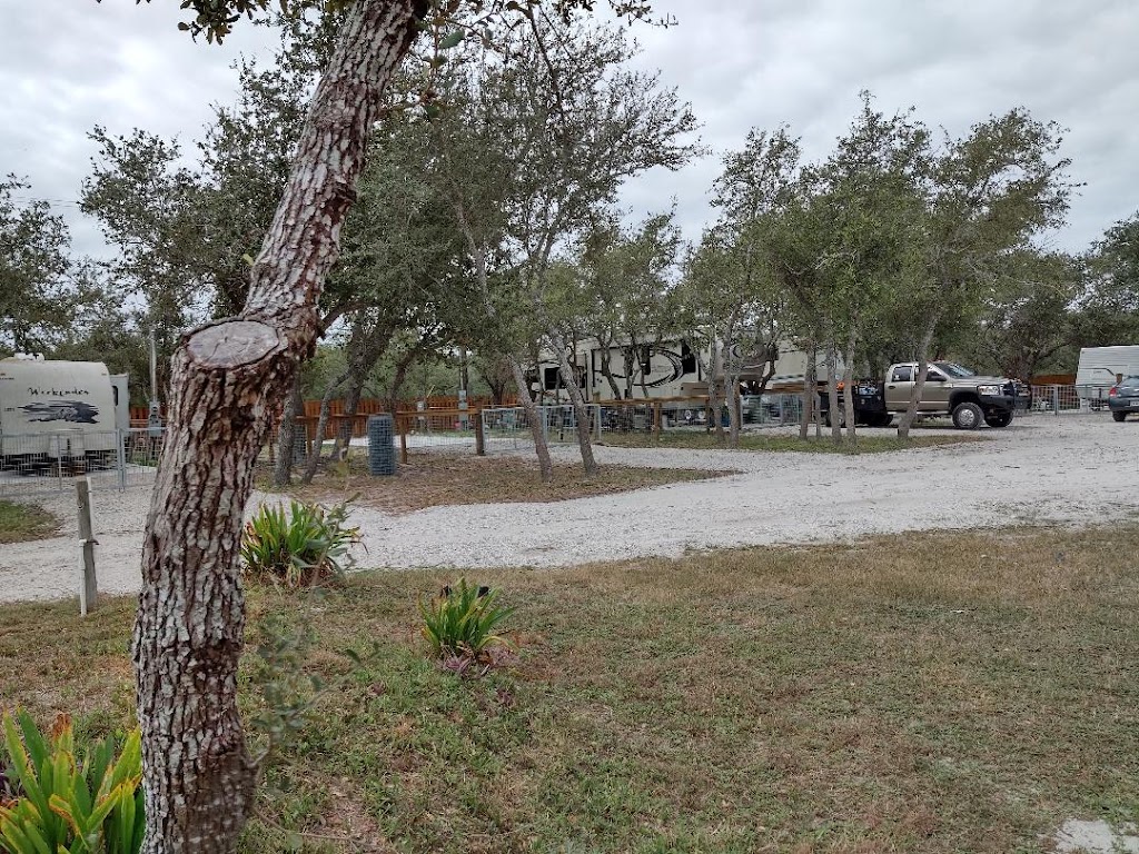 Bark and Park RV | 831 Monkey Rd, Rockport, TX 78382, USA | Phone: (361) 652-2750