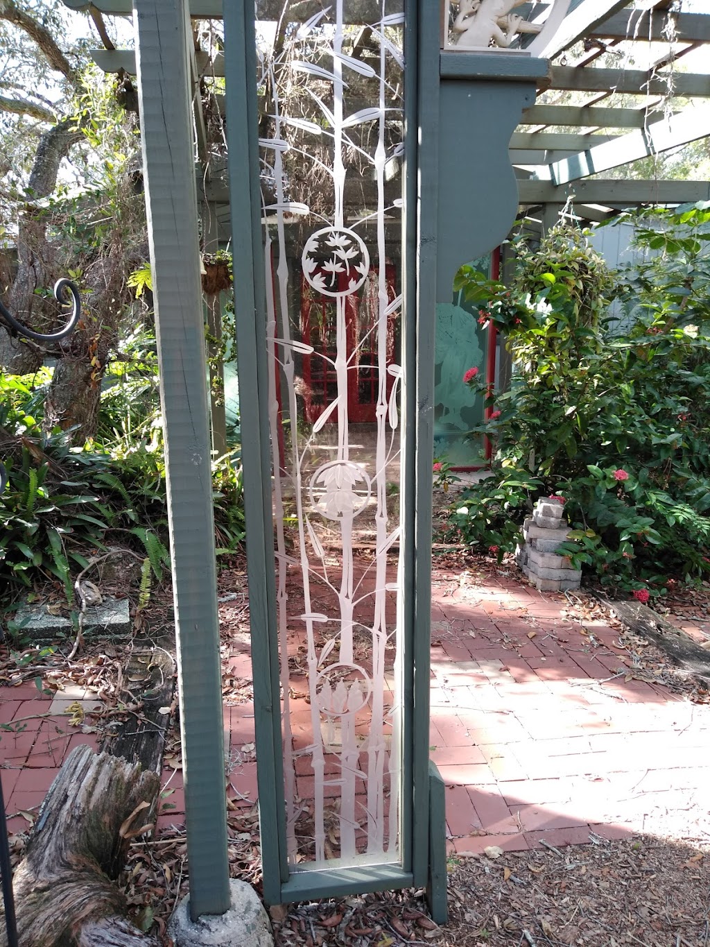 La Mancha Glass Gardens | 1191 Bayou Dr, Tarpon Springs, FL 34689, USA | Phone: (727) 934-2238