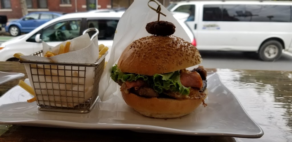 Top Burger | 185 Adams St, Newark, NJ 07105, USA | Phone: (973) 558-5227