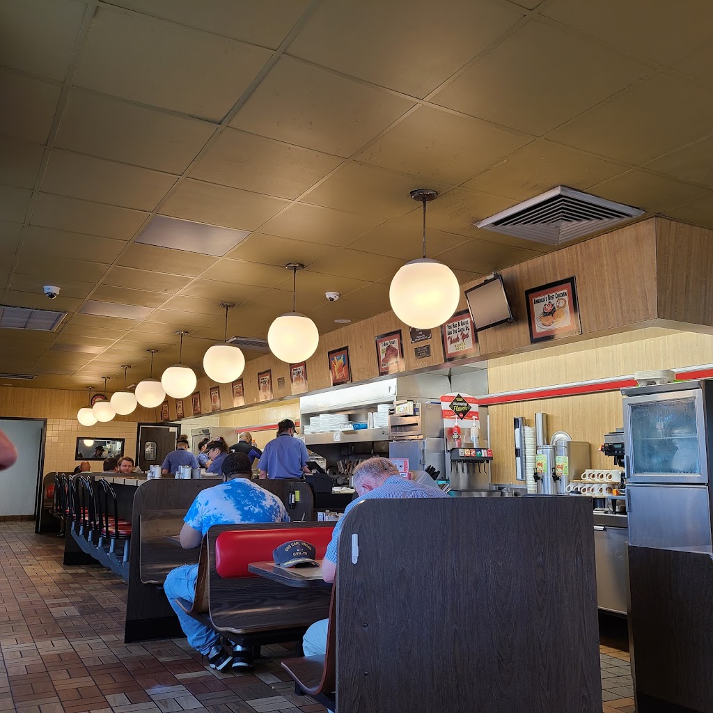 Waffle House - meal takeaway  | Photo 5 of 10 | Address: 104 N Keeneland Dr, Richmond, KY 40475, USA | Phone: (859) 623-3255