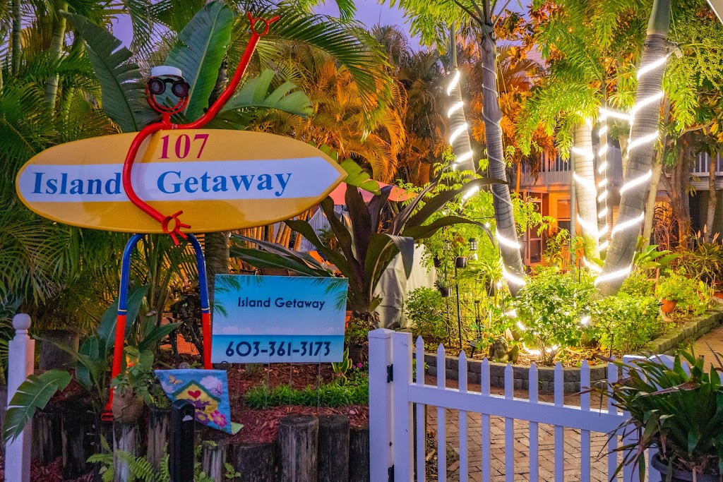 Island Getaway Vacation Rentals | 107 8th St S, Bradenton Beach, FL 34217, USA | Phone: (941) 224-5392