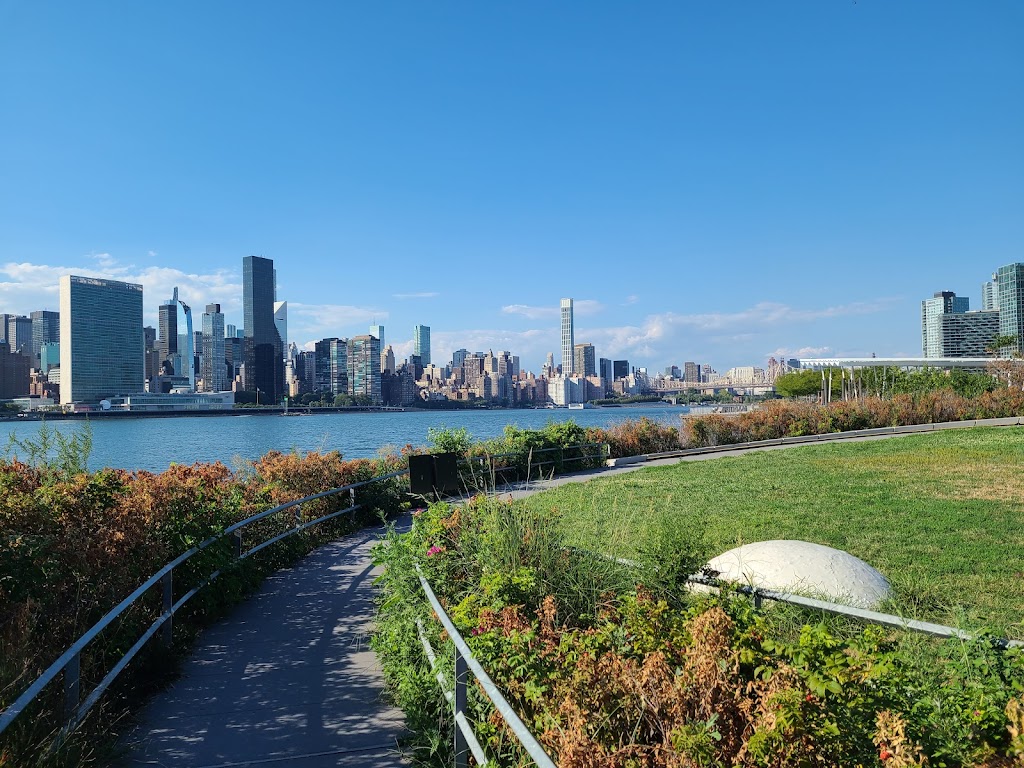 Hunters Point South Park | Center Blvd, Long Island City, NY 11101, USA | Phone: (212) 639-9675