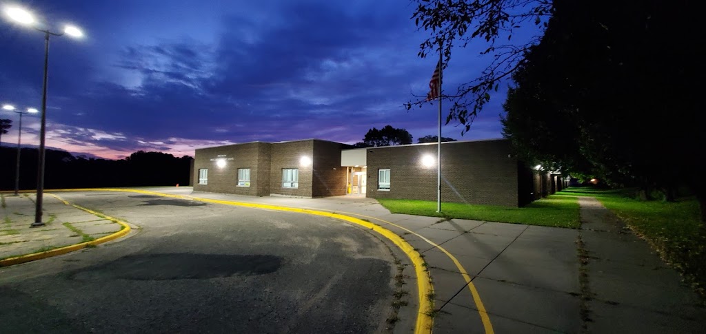 Frost Lake Elementary School | 1505 Hoyt Ave E, St Paul, MN 55106, USA | Phone: (651) 293-8930