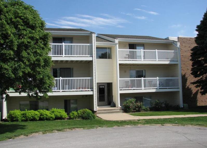 Evergreen Terrace Apartment Office | 11029 R Plaza, Omaha, NE 68137, USA | Phone: (402) 331-9311