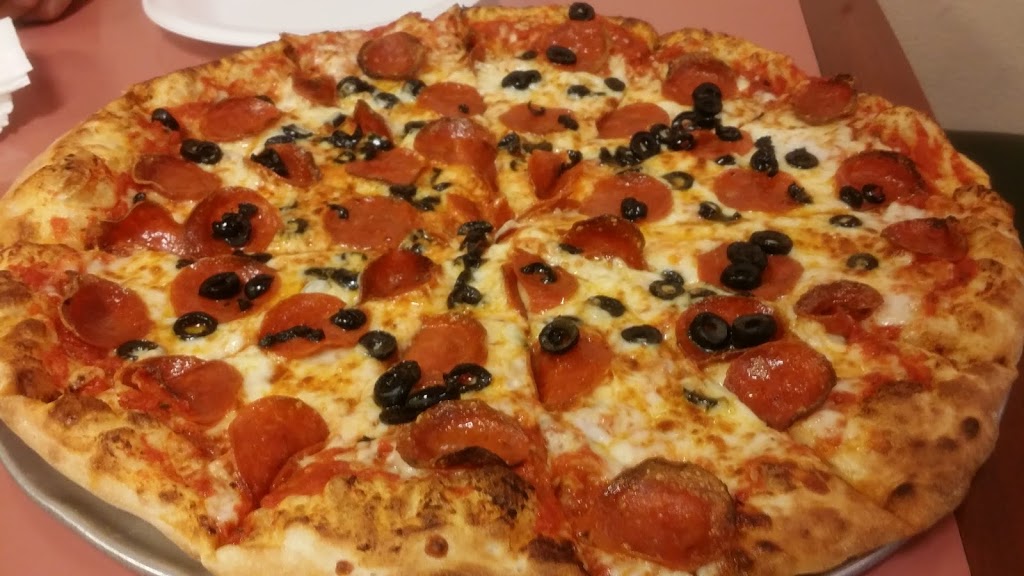 Chariot Pizza | 1835 S Alvernon Way #207, Tucson, AZ 85711, USA | Phone: (520) 750-8350