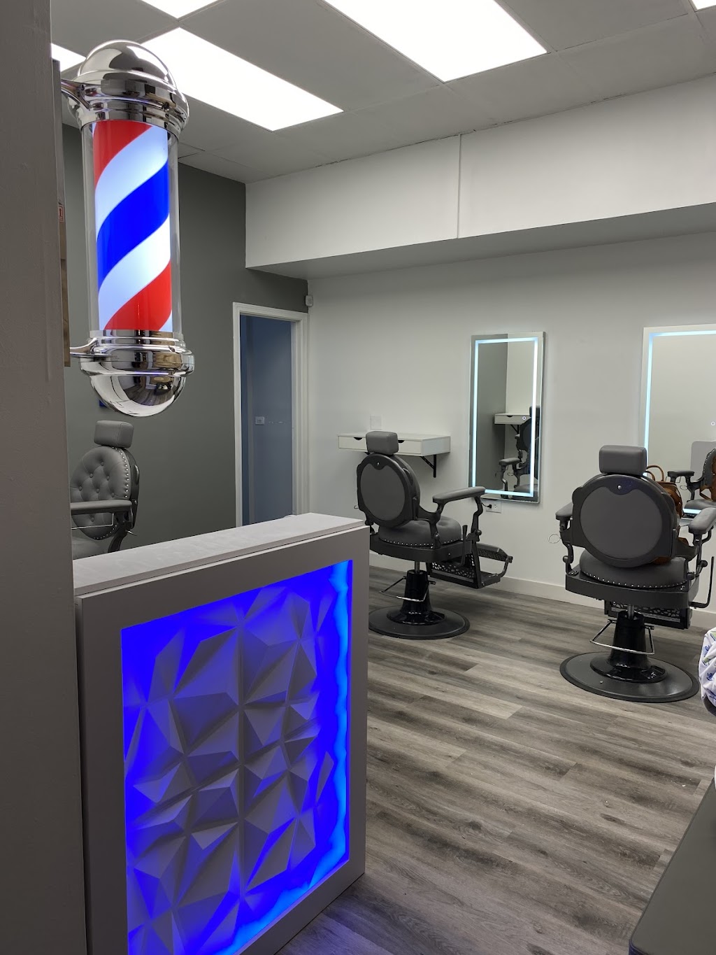 Barbería Inc | 805 N Main St, Glen Ellyn, IL 60137, USA | Phone: (630) 818-6977