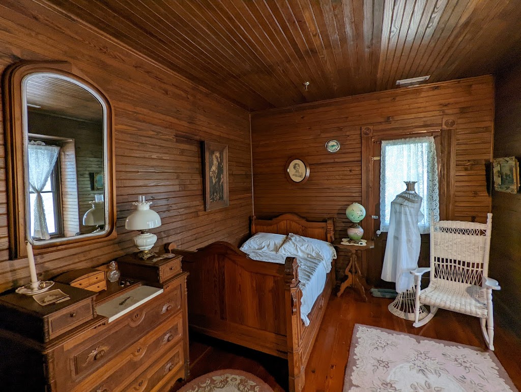 House of Seven Gables | 11909 125th St, Largo, FL 33774, USA | Phone: (727) 582-2123