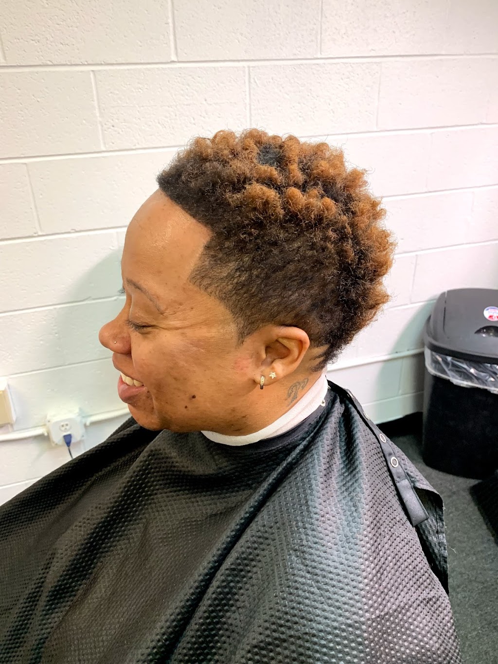 Upper Level Cuts & Styles | 606 E Pembroke Ave, Hampton, VA 23669, USA | Phone: (757) 726-7888