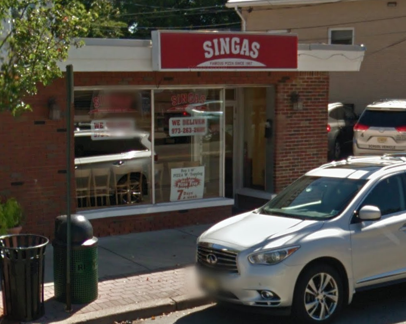 Singas Famous Pizza | 99 N Beverwyck Rd, Lake Hiawatha, NJ 07034, USA | Phone: (973) 263-2626