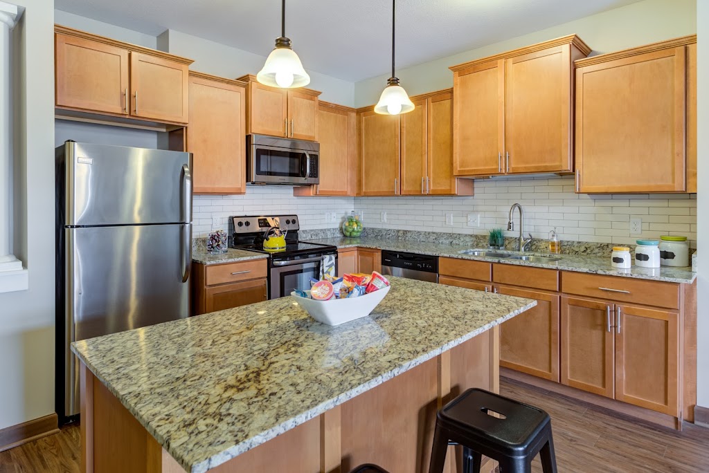 5 Central Apartments | 20 6th St NW, Osseo, MN 55369, USA | Phone: (763) 424-2500