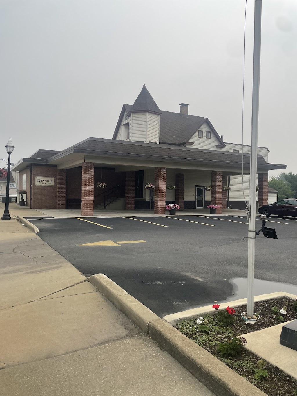 Kinnick Funeral Home Inc | 477 N Meridian Rd, Youngstown, OH 44509, USA | Phone: (330) 793-4675