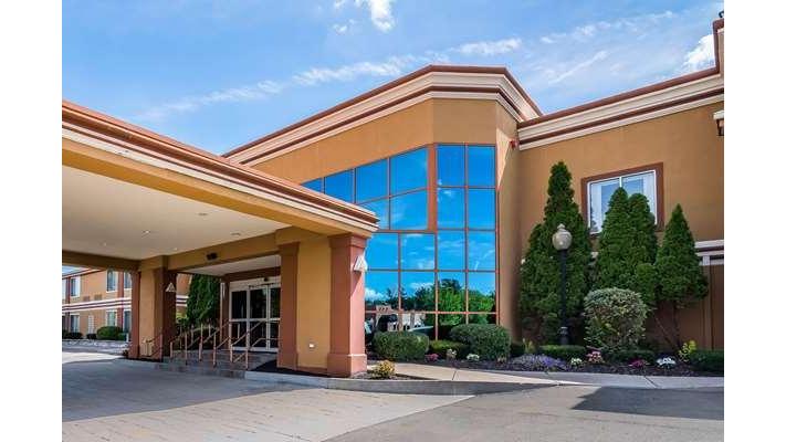 Quality Inn & Suites Albany Airport | 611 Troy-Schenectady Rd, Latham, NY 12110, USA | Phone: (518) 785-5891