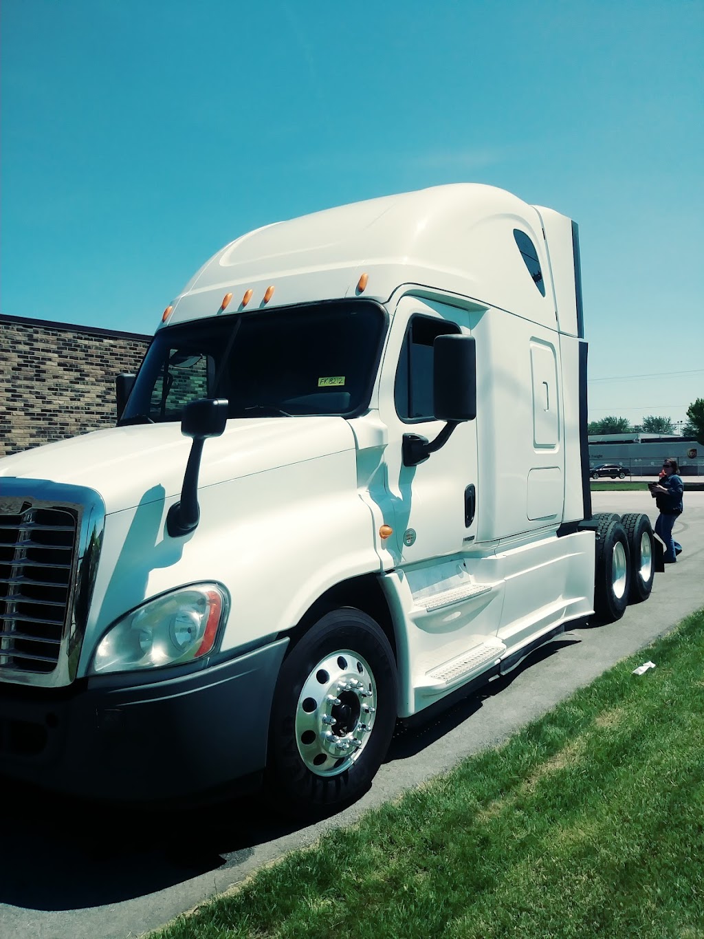 Lone Mountain Truck Leasing | 600 W 172nd St, South Holland, IL 60473, USA | Phone: (708) 794-3335