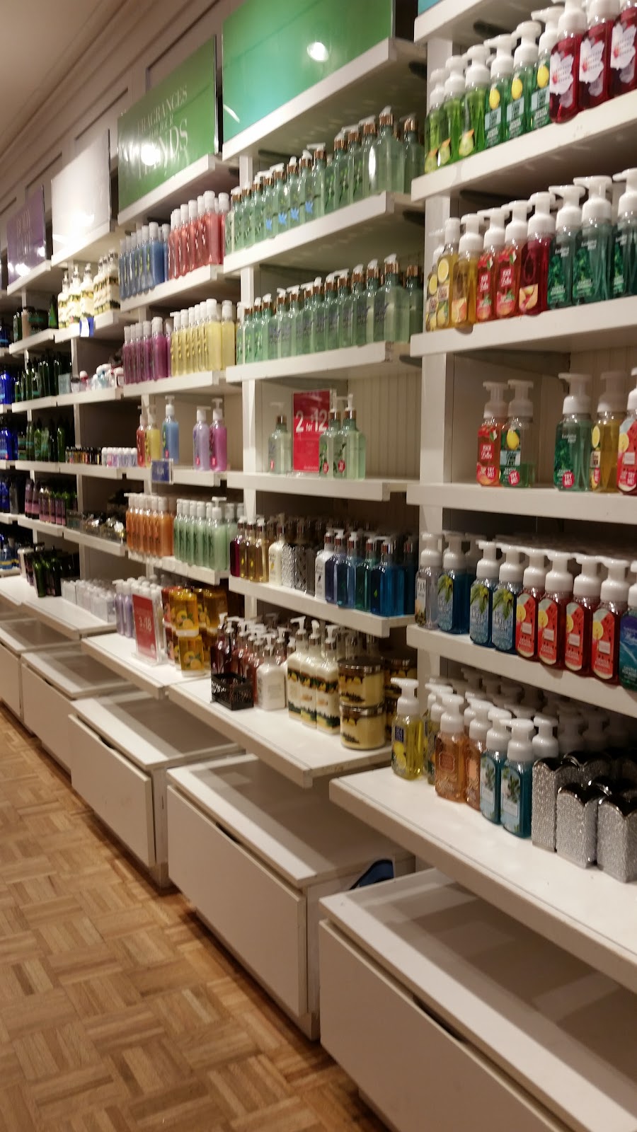 Bath & Body Works | 1025 Outlet Center Dr, Smithfield, NC 27577, USA | Phone: (919) 934-1946