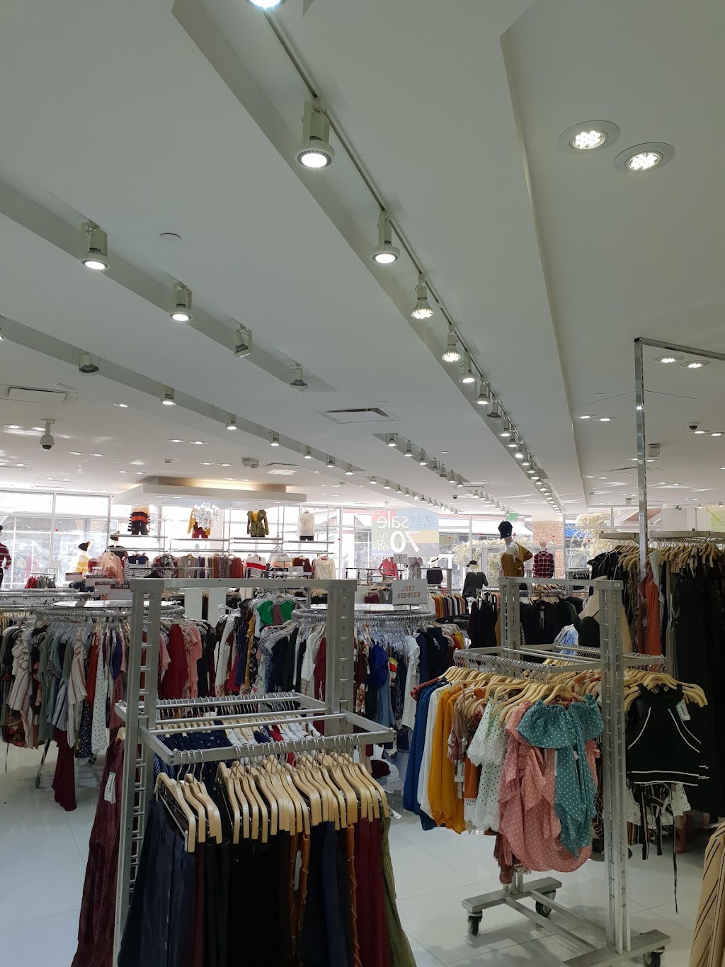Chesterfield Outlets | 17057 N Outer 40 Rd, Chesterfield, MO 63005, USA | Phone: (636) 536-3014