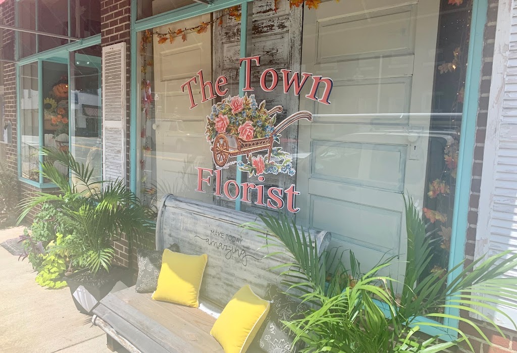 The Town Florist | 109 E Oak St, Selma, NC 27576, USA | Phone: (919) 634-9845