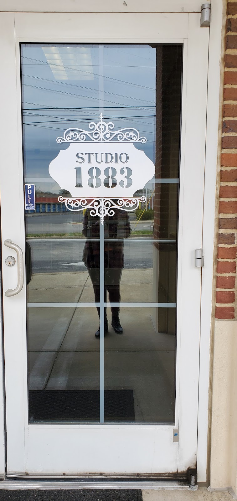 Studio 1883 | 2705 E 10th St, Jeffersonville, IN 47130 | Phone: (812) 725-0060