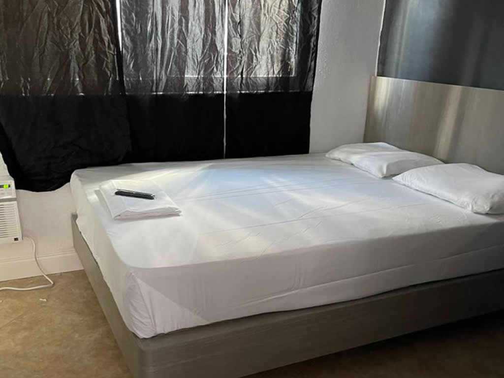 Rashelle Hotel | 825 NW 27th Ave, Fort Lauderdale, FL 33311, USA | Phone: (954) 792-0810