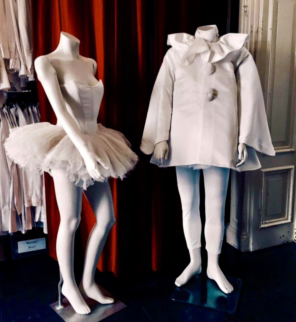 Gerritsen Theatercostuums | Weteringschans 116, 1017 XT Amsterdam, Netherlands | Phone: 020 623 7429