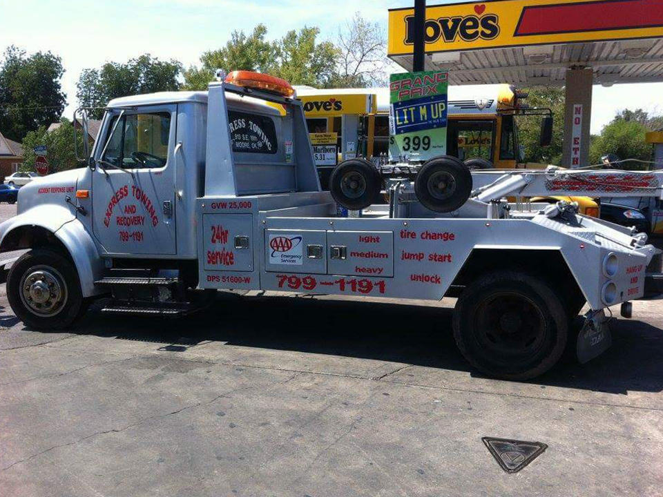 Express Wrecker Service | 4009 S Harvey, Norman, OK 73072, USA | Phone: (405) 799-1191