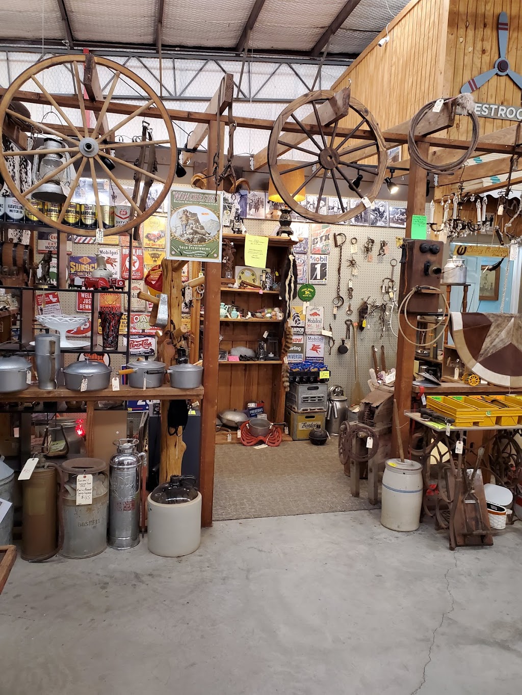 The Classy Cactus Antique Mall | 100 W 3rd St, Justin, TX 76247 | Phone: (940) 648-2747