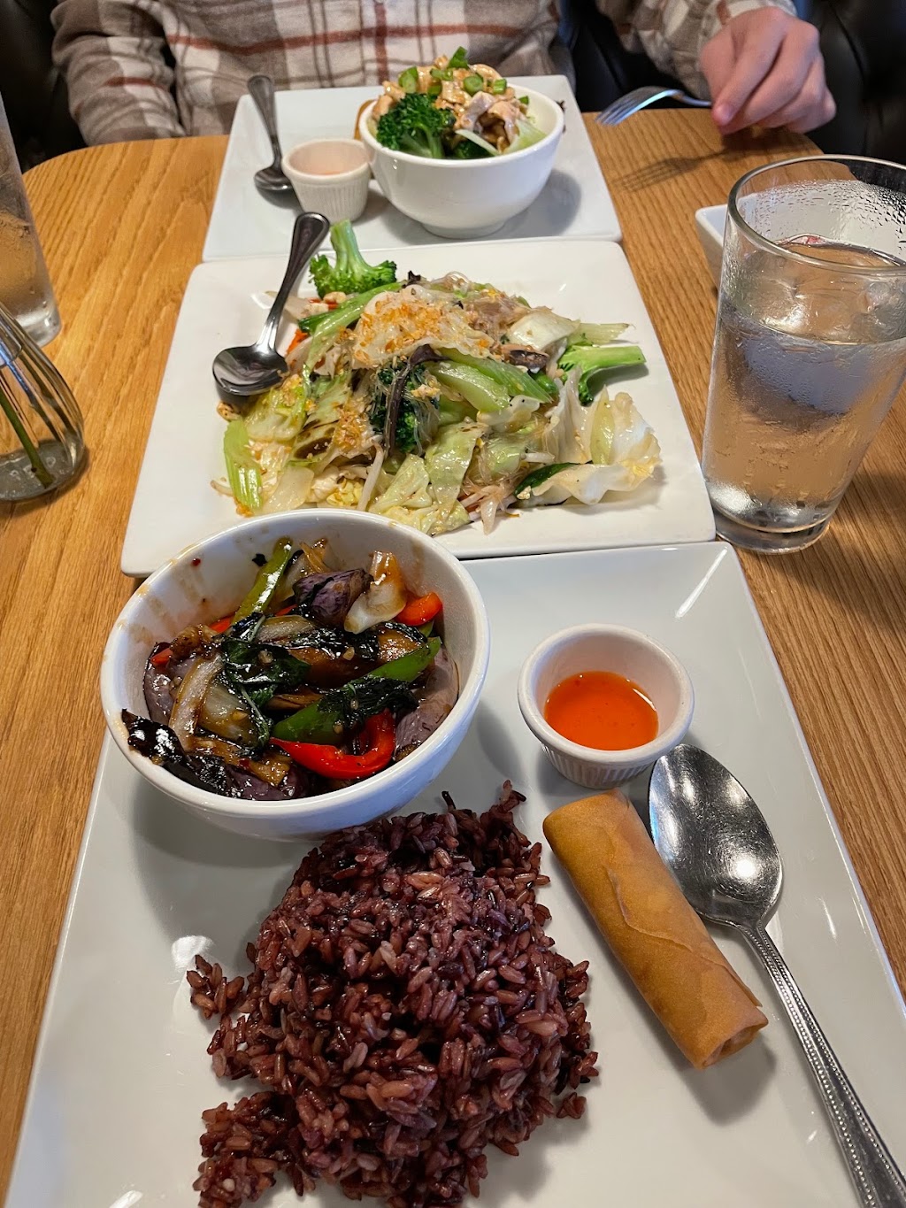 Yum Thai Bistro | 1888 CA-1, Redondo Beach, CA 90277, USA | Phone: (310) 316-1188