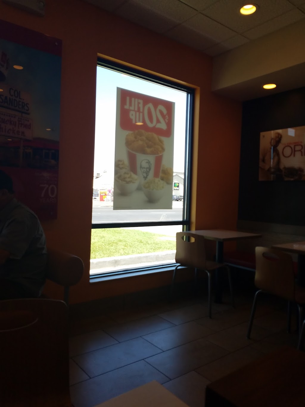 KFC | 3011 Brundage Ln, Bakersfield, CA 93304, USA | Phone: (661) 326-1530