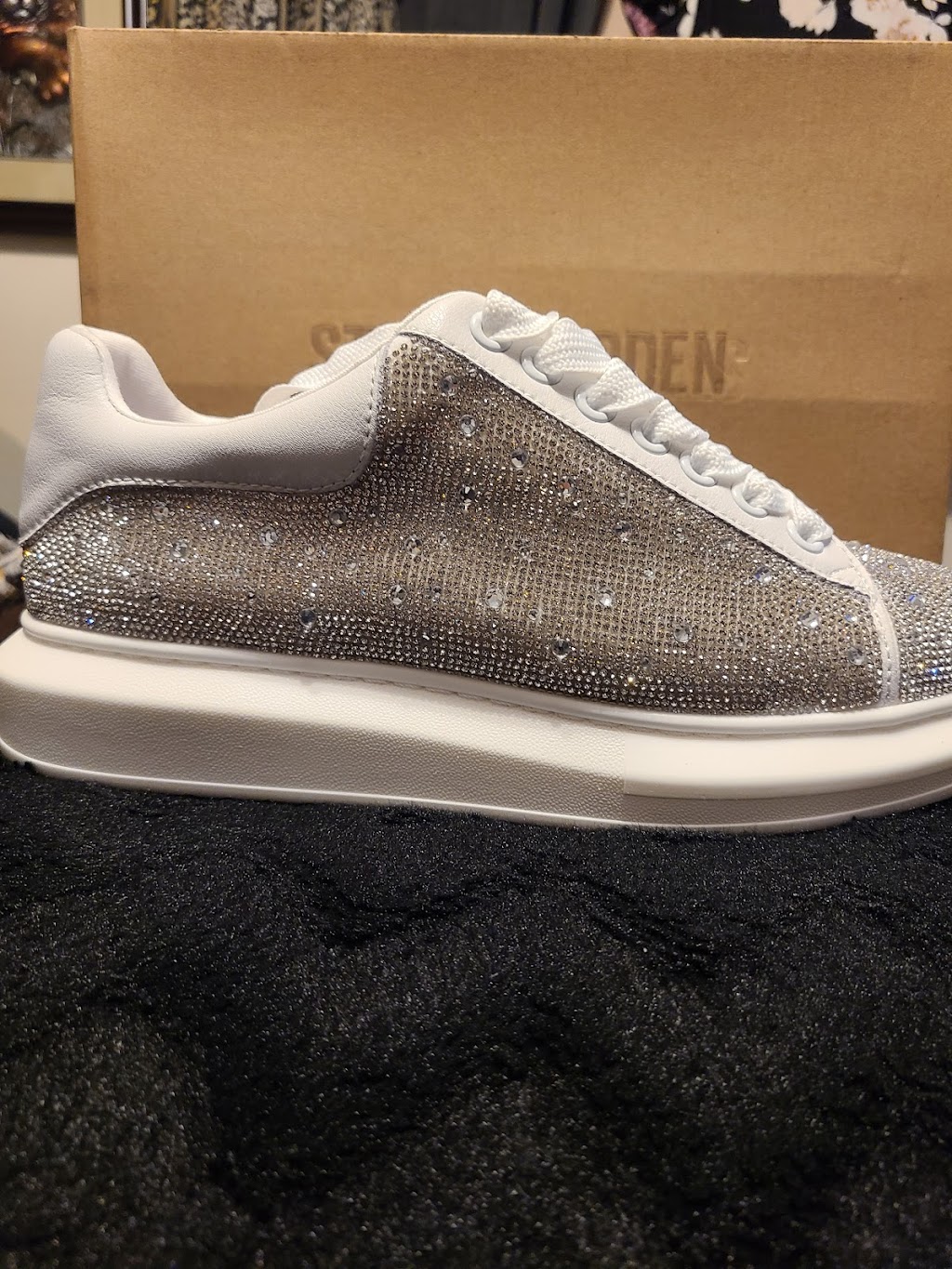 Steve Madden | 5518 New Fashion Way Suite #560, Charlotte, NC 28278, USA | Phone: (704) 583-2516