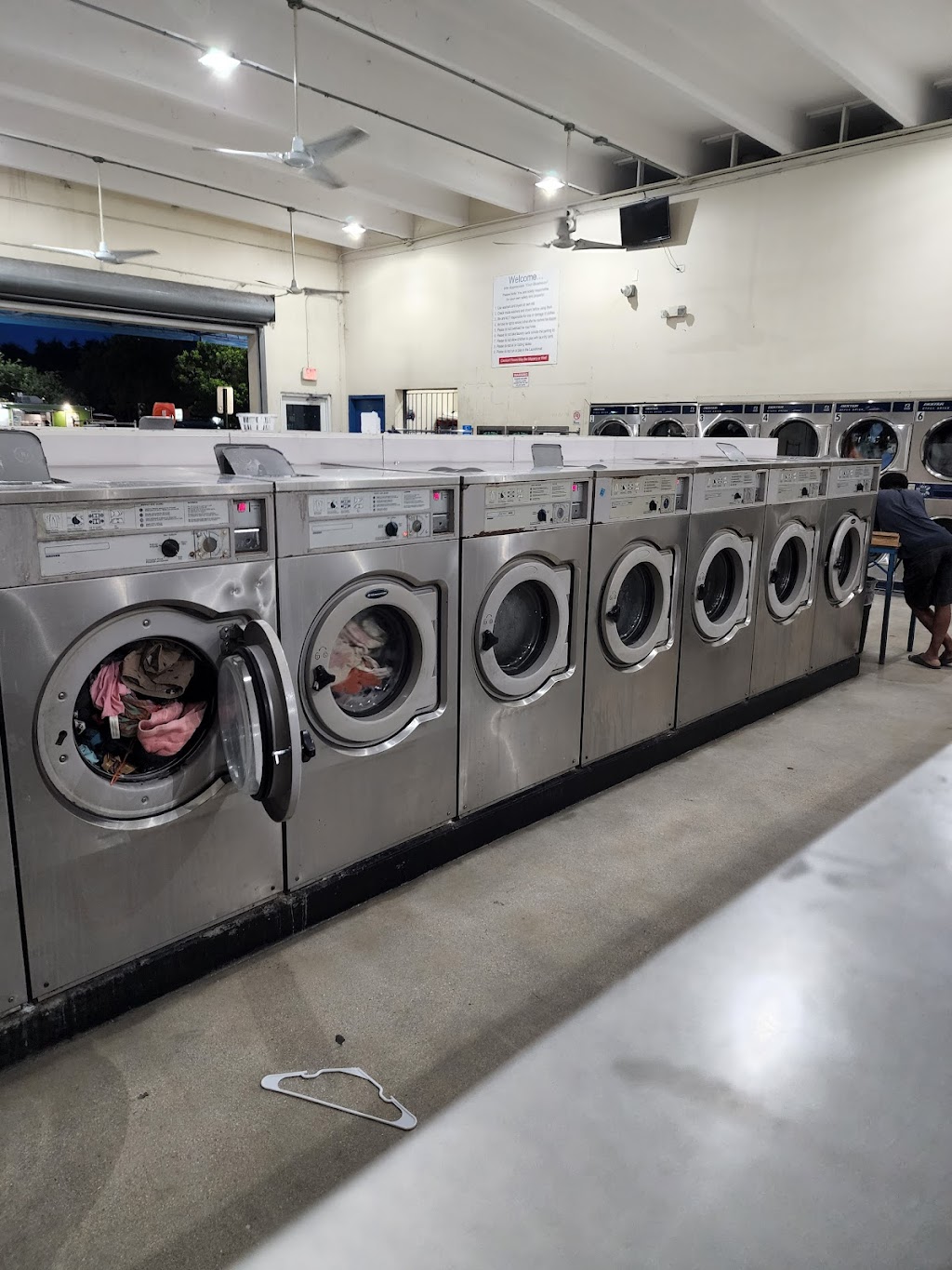 Gold Star Coin Laundromat | 585 NE 164th Terrace, North Miami Beach, FL 33162, USA | Phone: (305) 760-2724