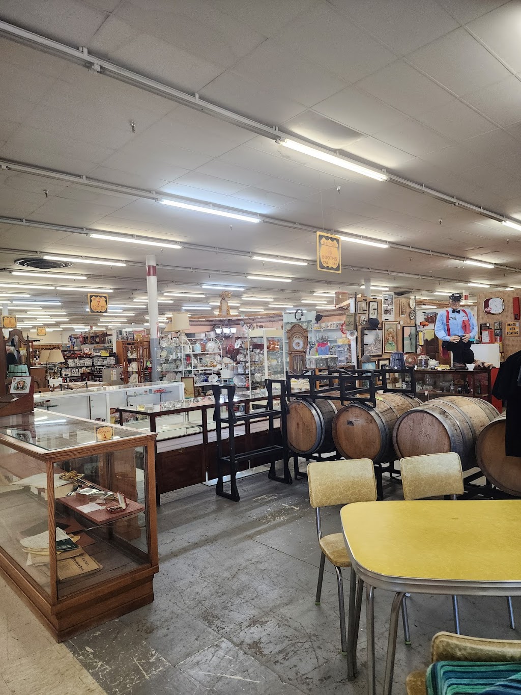 Grandaddys Antique Mall | 2316 Maple Ave, Burlington, NC 27215, USA | Phone: (336) 570-1997