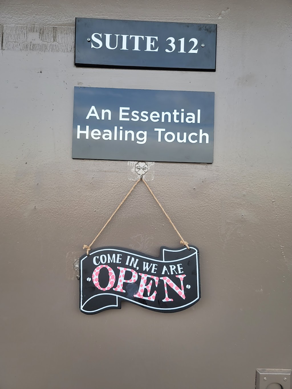 An Essential Healing Touch | 8900 N Central Ave Suite 312, Phoenix, AZ 85020, USA | Phone: (602) 783-4820