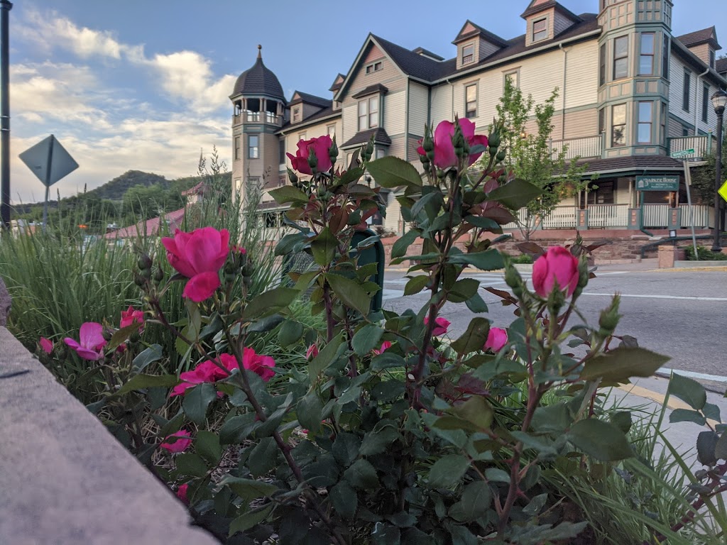 Barker House Apartments | 819 Manitou Ave, Manitou Springs, CO 80829, USA | Phone: (719) 233-5388