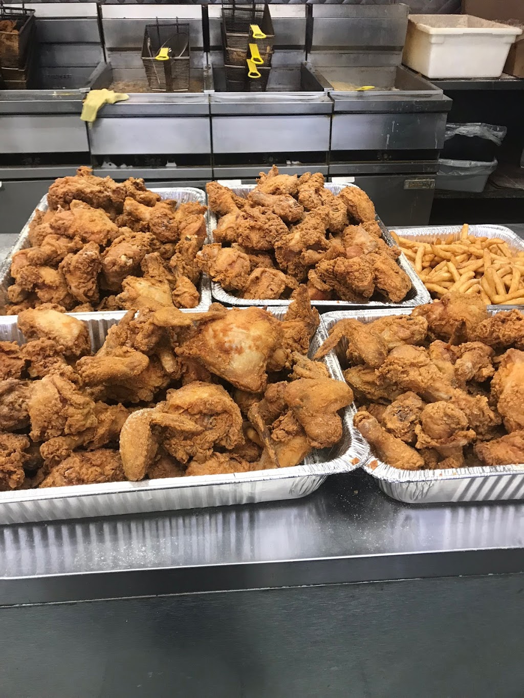 Sharks Fish & Chicken | 340 E 167th St, Harvey, IL 60426, USA | Phone: (708) 566-5323