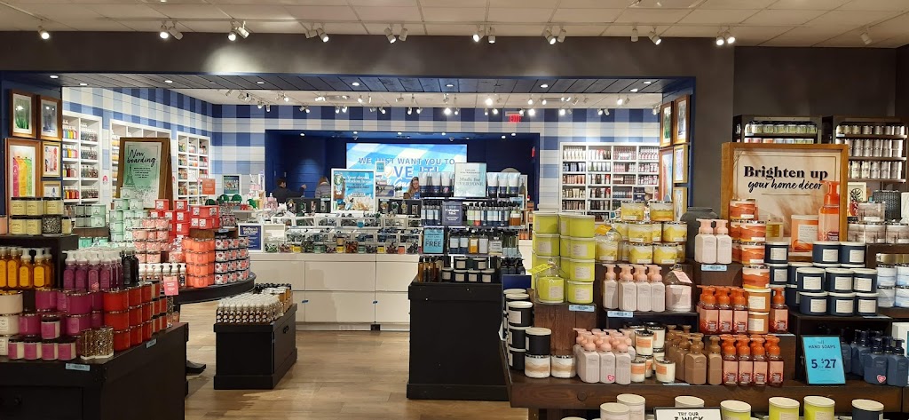 Bath & Body Works | 100 Parsonage Rd, Edison, NJ 08837, USA | Phone: (732) 744-0656