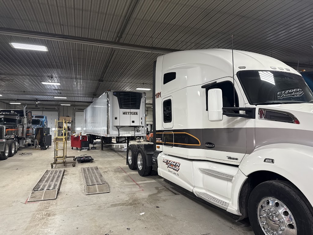 Metzger Trucking Co | 208 S Jefferson St, Silver Lake, IN 46982, USA | Phone: (800) 448-4638
