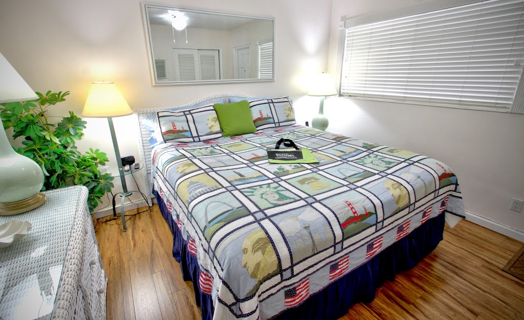 Pineapple Place | 3217 NE 7th Pl, Pompano Beach, FL 33062, USA | Phone: (703) 474-1779