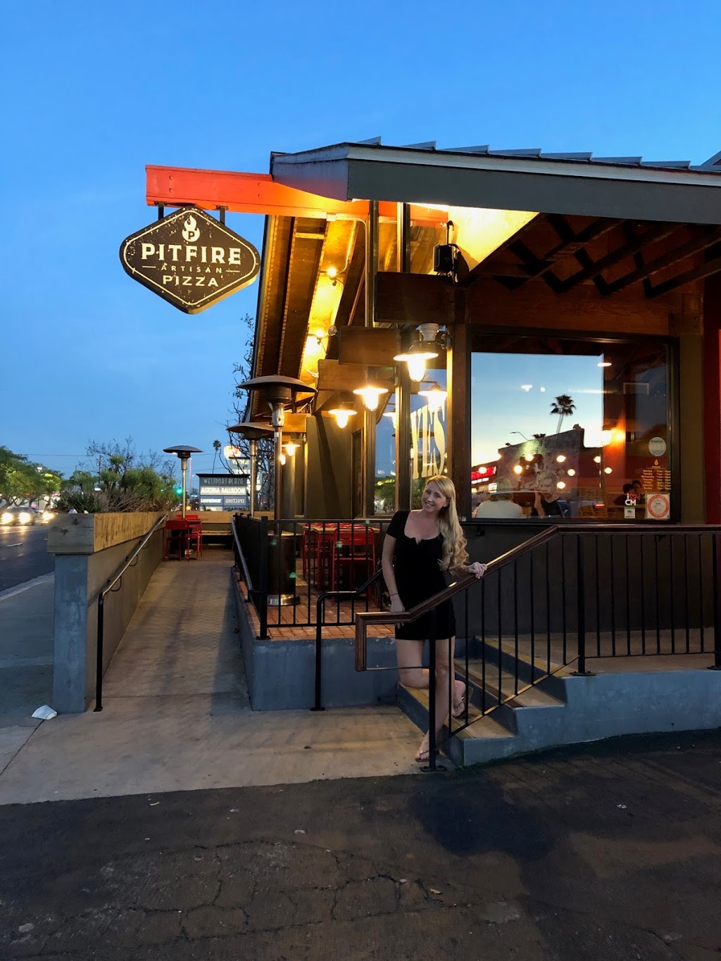 Pitfire Artisan Pizza | 353 E 17th St, Costa Mesa, CA 92627, USA | Phone: (949) 313-6333