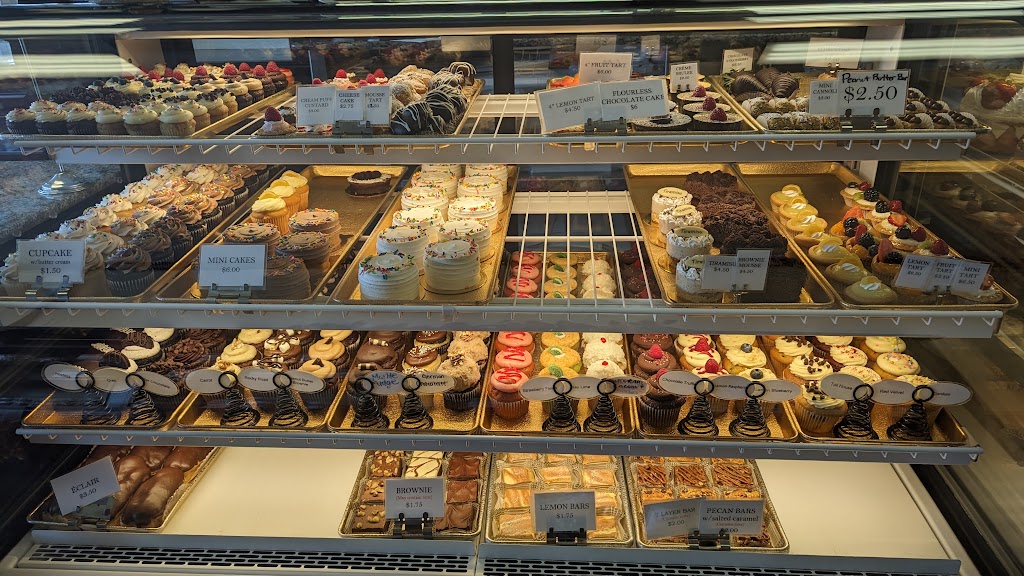 Frenchs Cupcake Bakery | 273 E 17th St, Costa Mesa, CA 92627, USA | Phone: (949) 642-0571