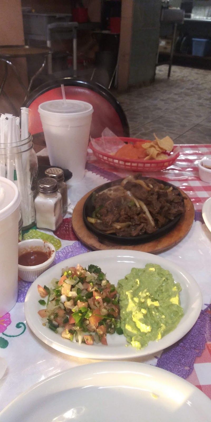 Angelicas Mexican Restaurant | 604 10th St, Floresville, TX 78114, USA | Phone: (830) 393-2182