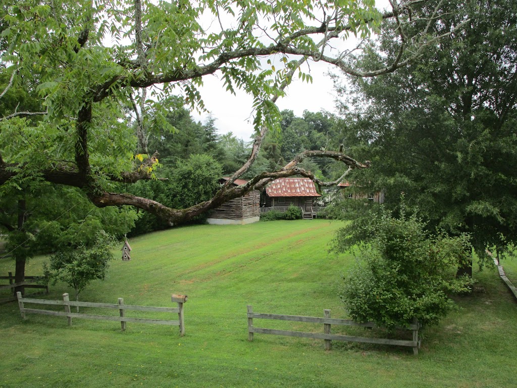 The Duck Smith House Bed & Breakfast | 465 N Broad St, Seagrove, NC 27341, USA | Phone: (336) 872-4121