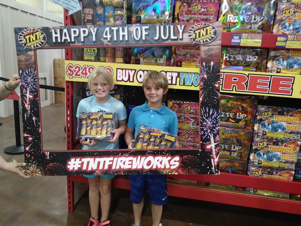 TNT Fireworks Supercenter - Waxahachie | 6900 N Interstate Hwy 35 E, Waxahachie, TX 75165, USA | Phone: (972) 576-4879