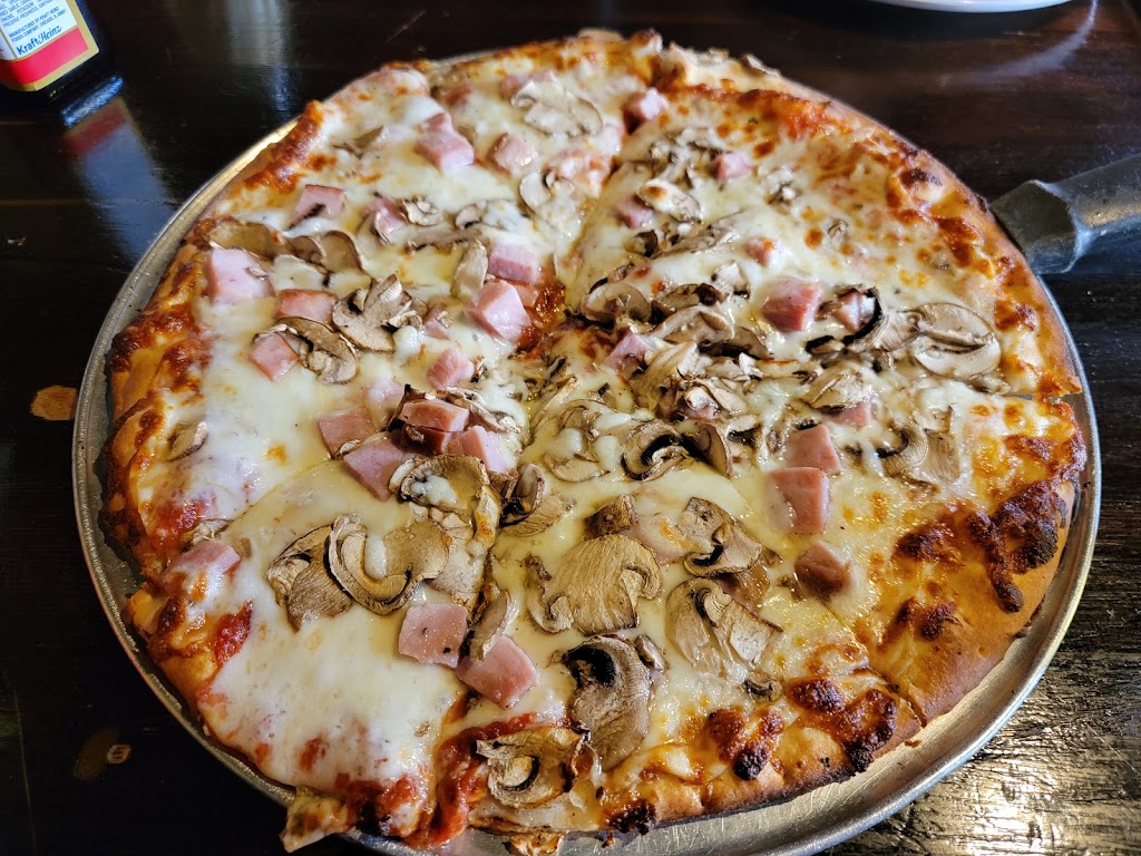 Tamarack Pizza | 412 E Wisconsin St, Portage, WI 53901, USA | Phone: (608) 742-6424