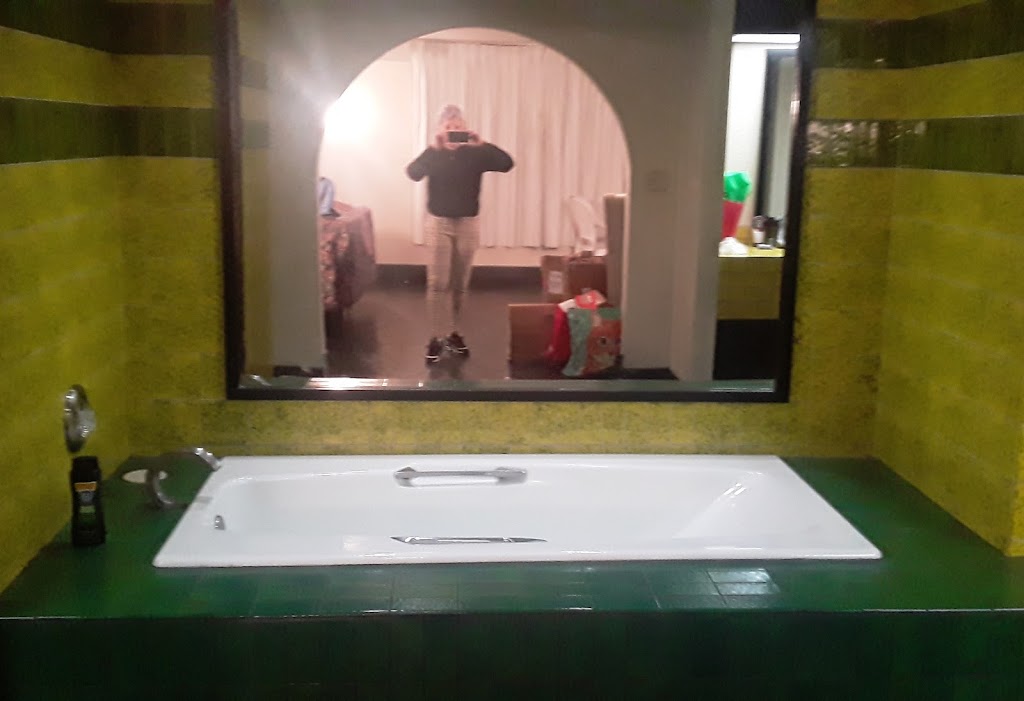 The Snooty Fox Motor Inn | 4120 S Western Ave, Los Angeles, CA 90062, USA | Phone: (323) 294-0083