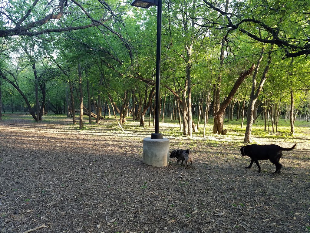 Tails N Trails Dog Park | 950 SE Green Oaks Blvd, Arlington, TX 76018, USA | Phone: (817) 459-5474